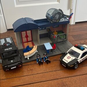 Play mobile police station